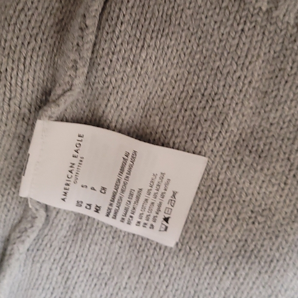 American Eagle Outfitters Juniors Gray Button Down V-Neck Cardigan Sweater Small - Picture 7 of 7